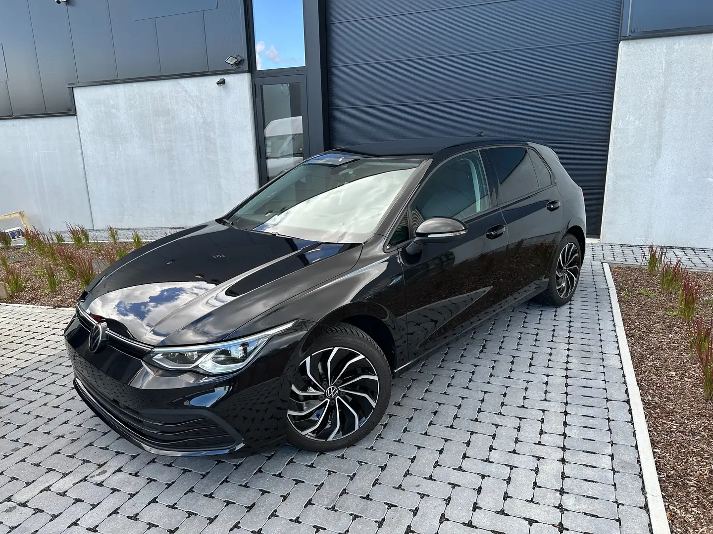 Volkswagen Golf 1.5 eTSI OPF DSG Life - CarPlay Camera ACC Noir - 2