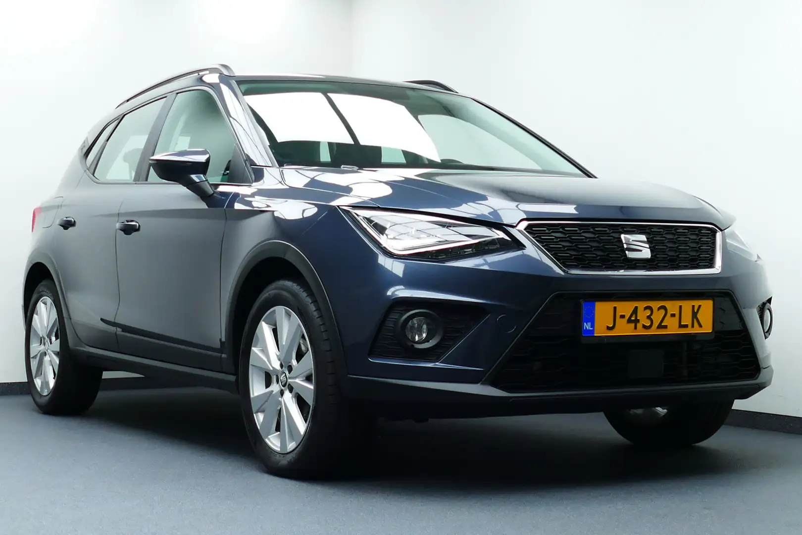 SEAT Arona 1.0 TSI Xcellence Business Intense. Navi, Clima, C Gris - 2
