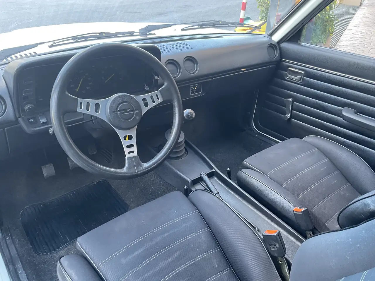 Opel Ascona 2.0 E, foto 9