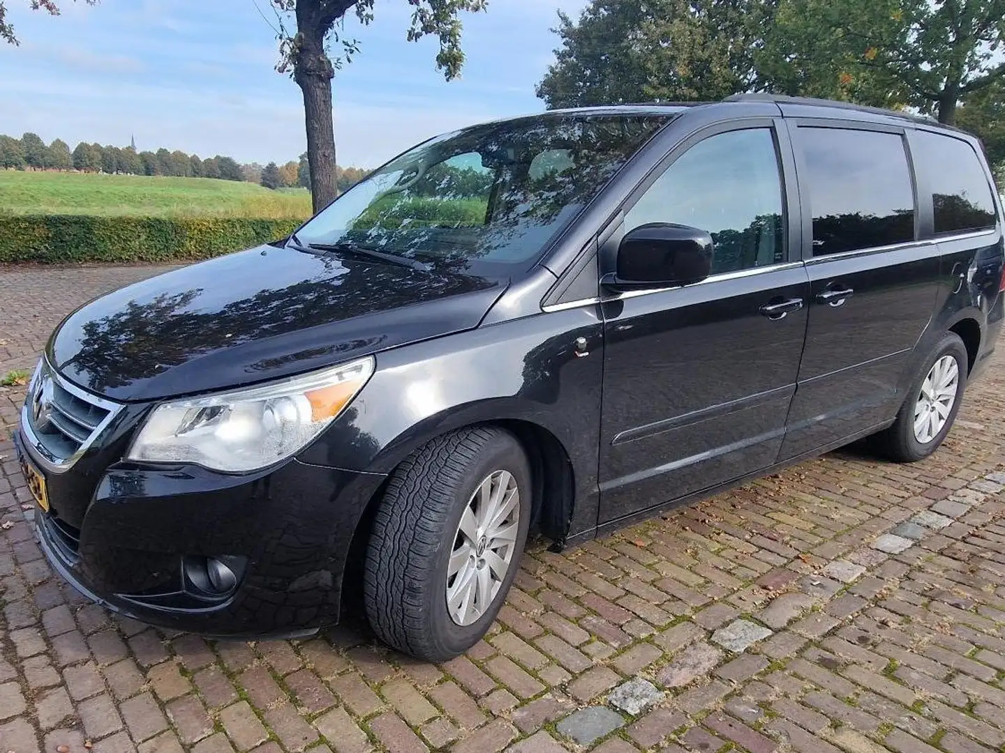 Volkswagen Routan Routan 3.6 V6 Чёрный - 1