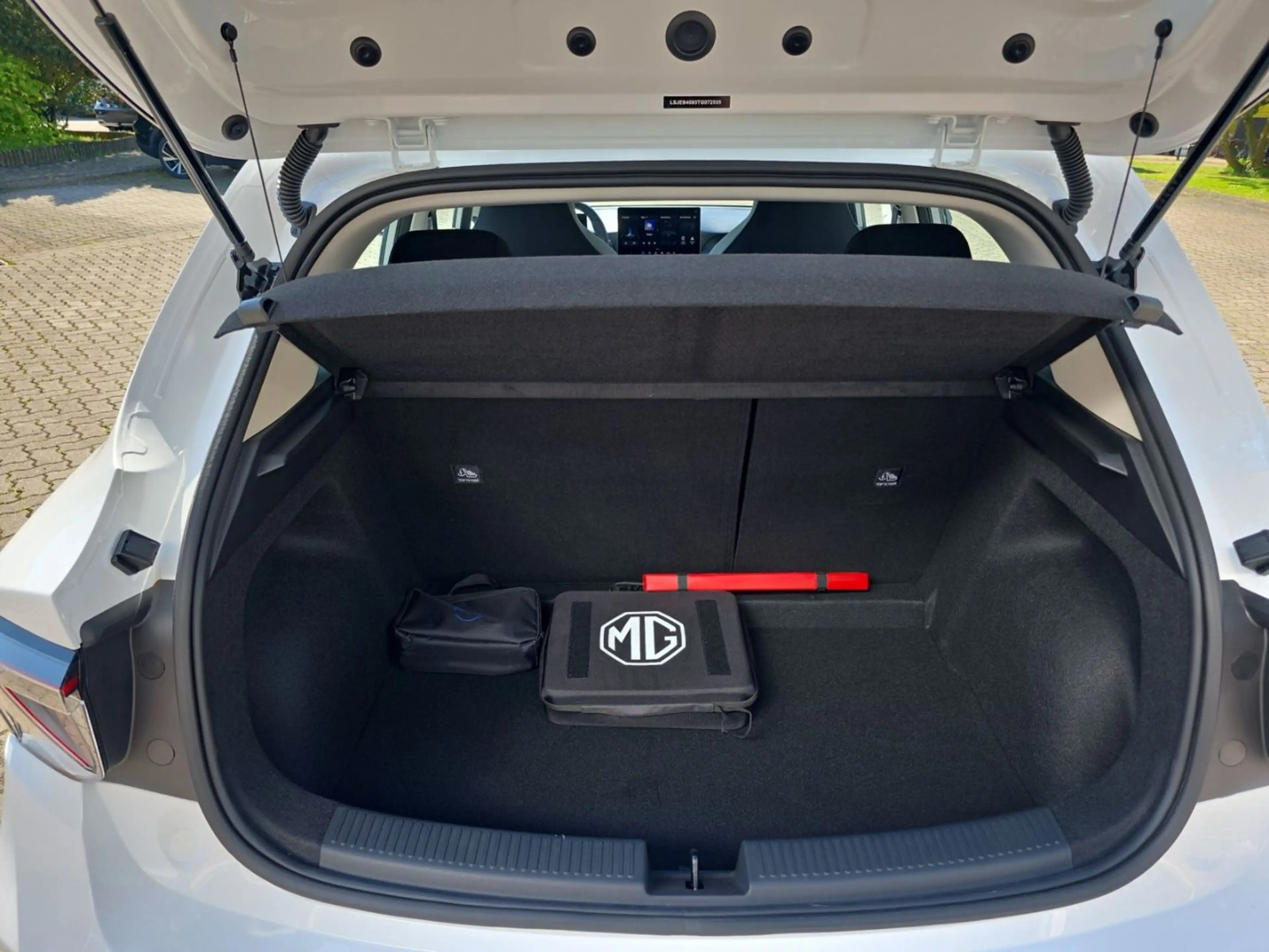 MG MG4 EV Urban 54kWh COM LED PDC SOFORT VERFÜGBAR — photo 7