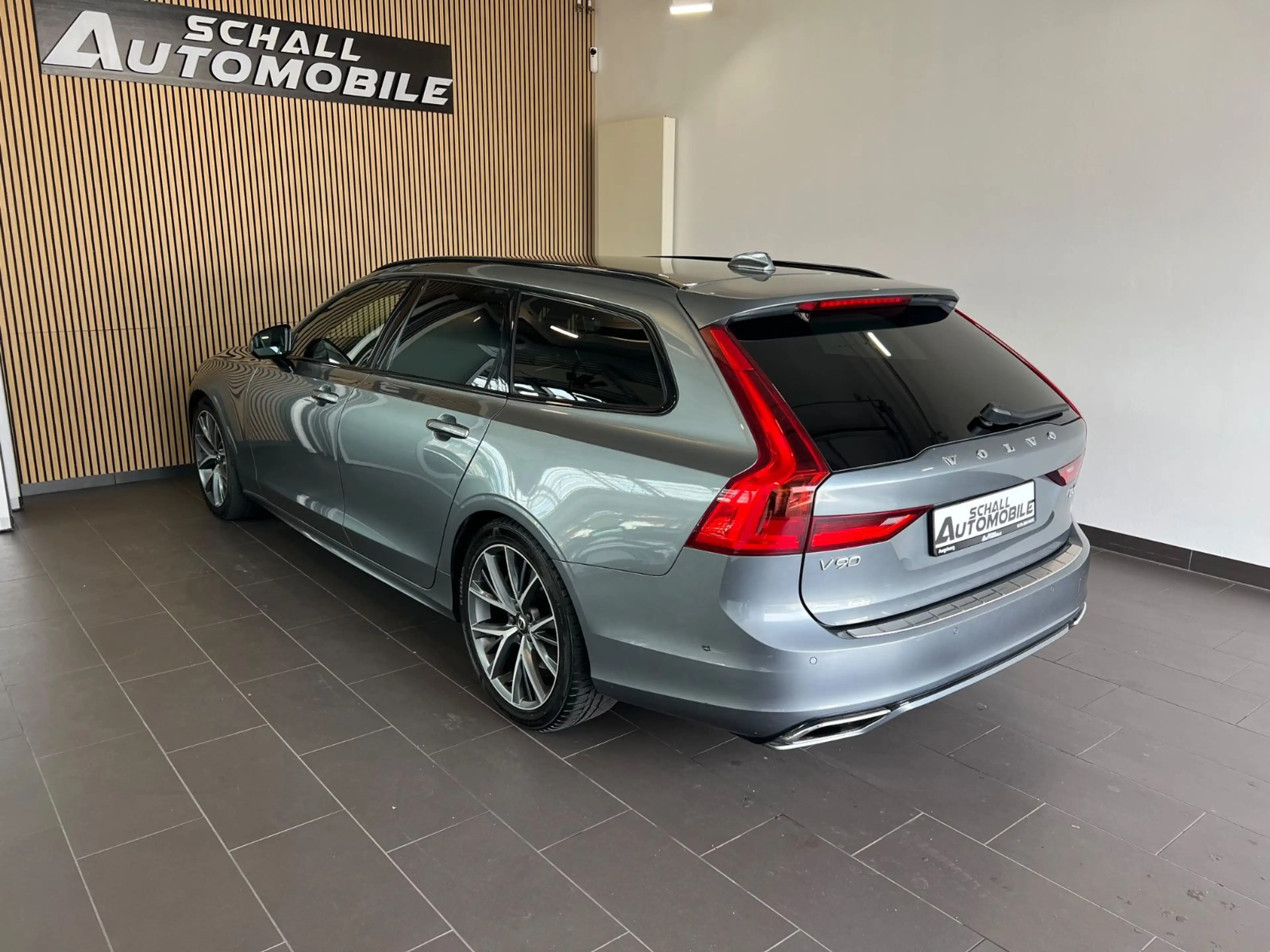 Volvo V90 D4 R-Design *NAPA/HARMAN/STHZ/ACC/MEMORY* — photo 6