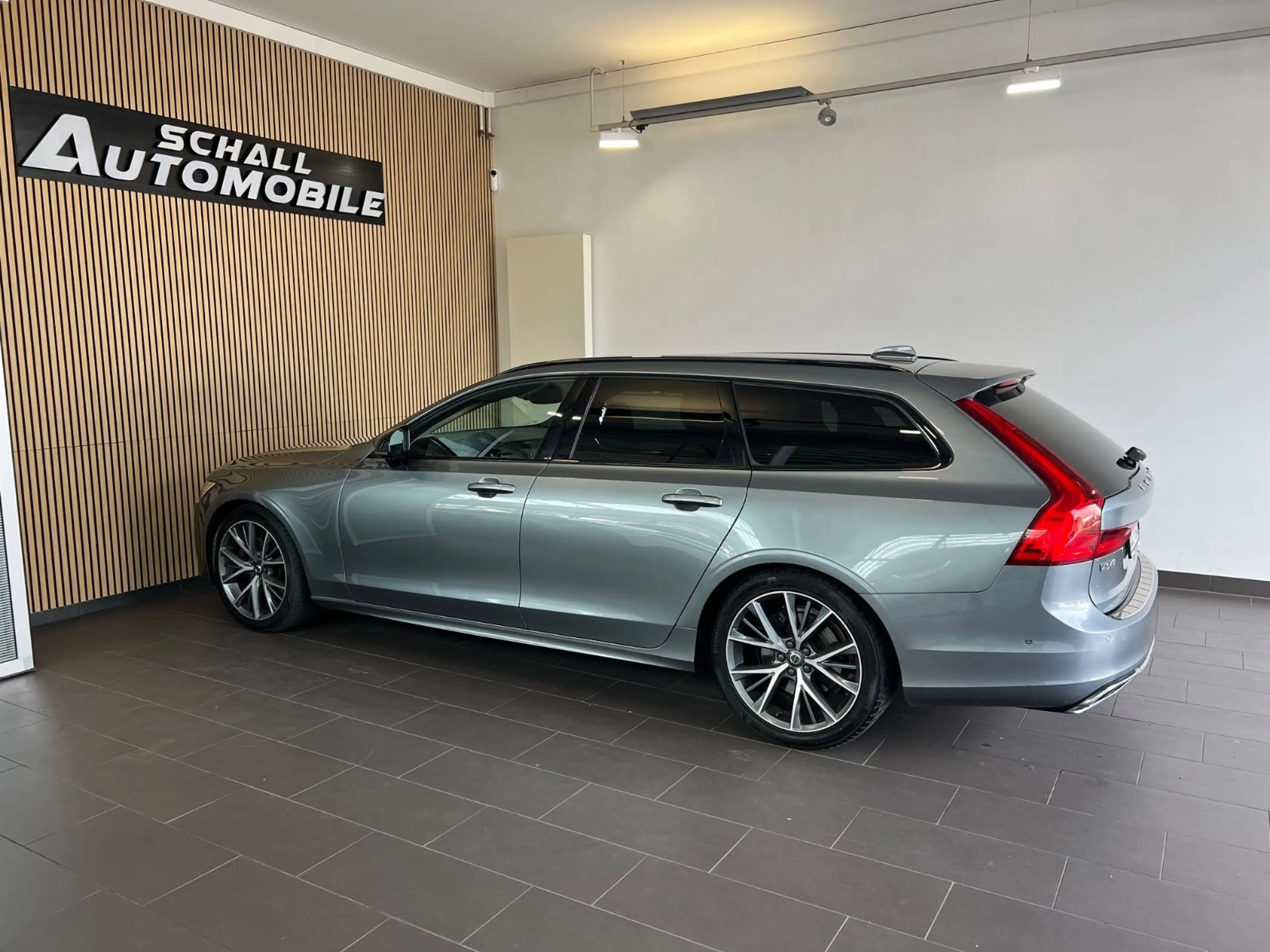 Volvo V90 D4 R-Design *NAPA/HARMAN/STHZ/ACC/MEMORY* — photo 5
