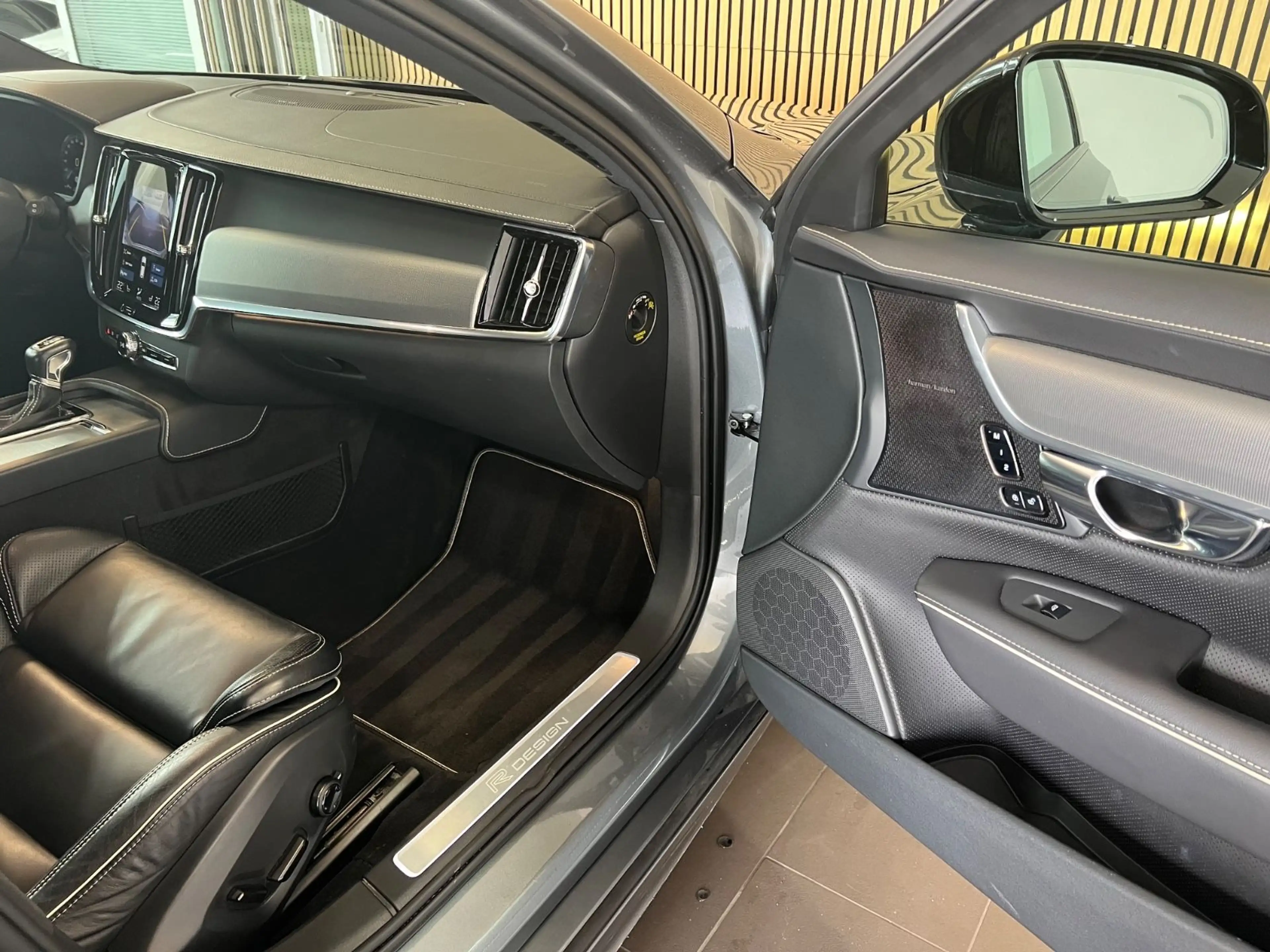 Volvo V90 D4 R-Design *NAPA/HARMAN/STHZ/ACC/MEMORY* — photo 15