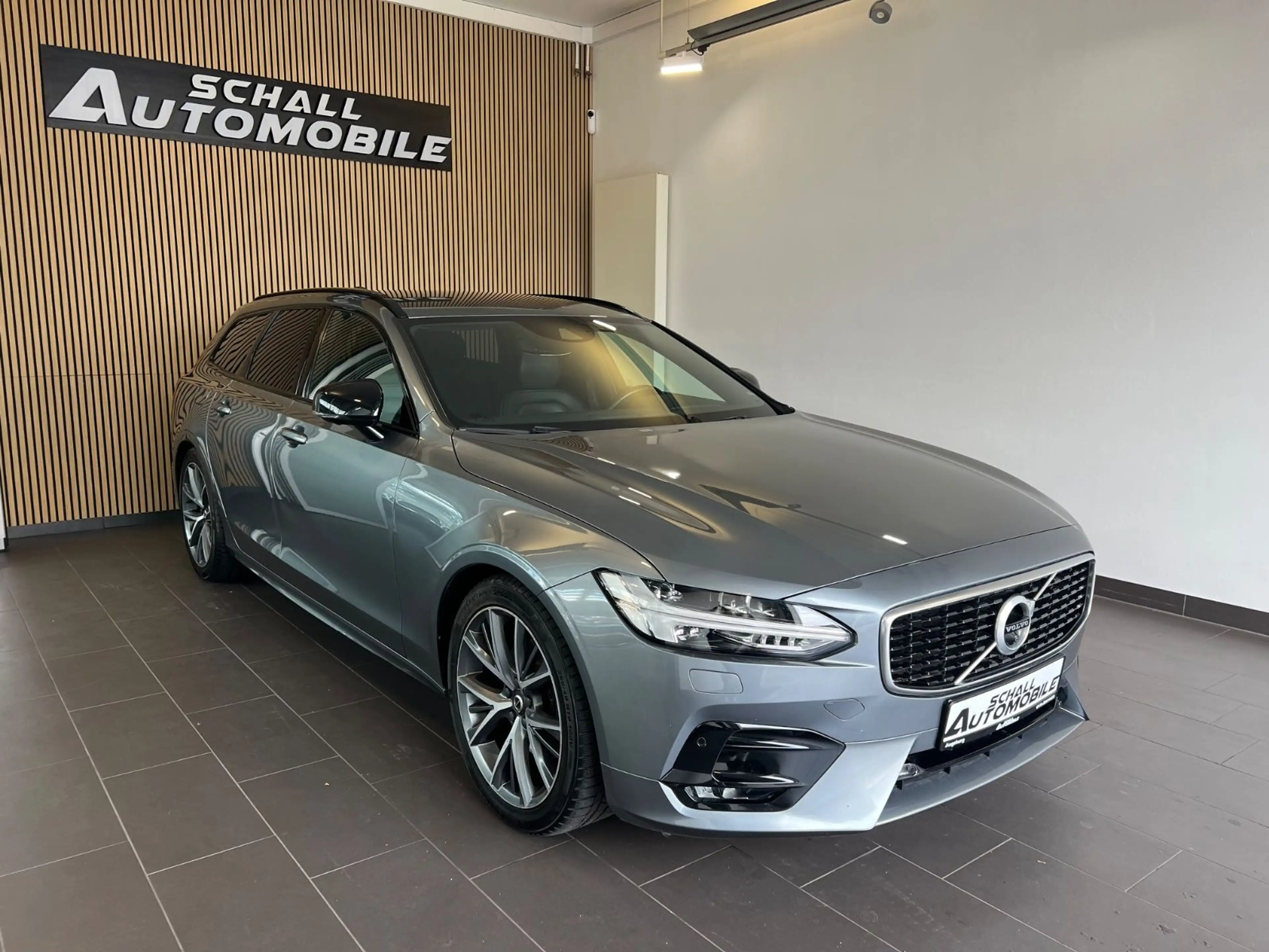 Volvo V90 D4 R-Design *NAPA/HARMAN/STHZ/ACC/MEMORY* — photo 3