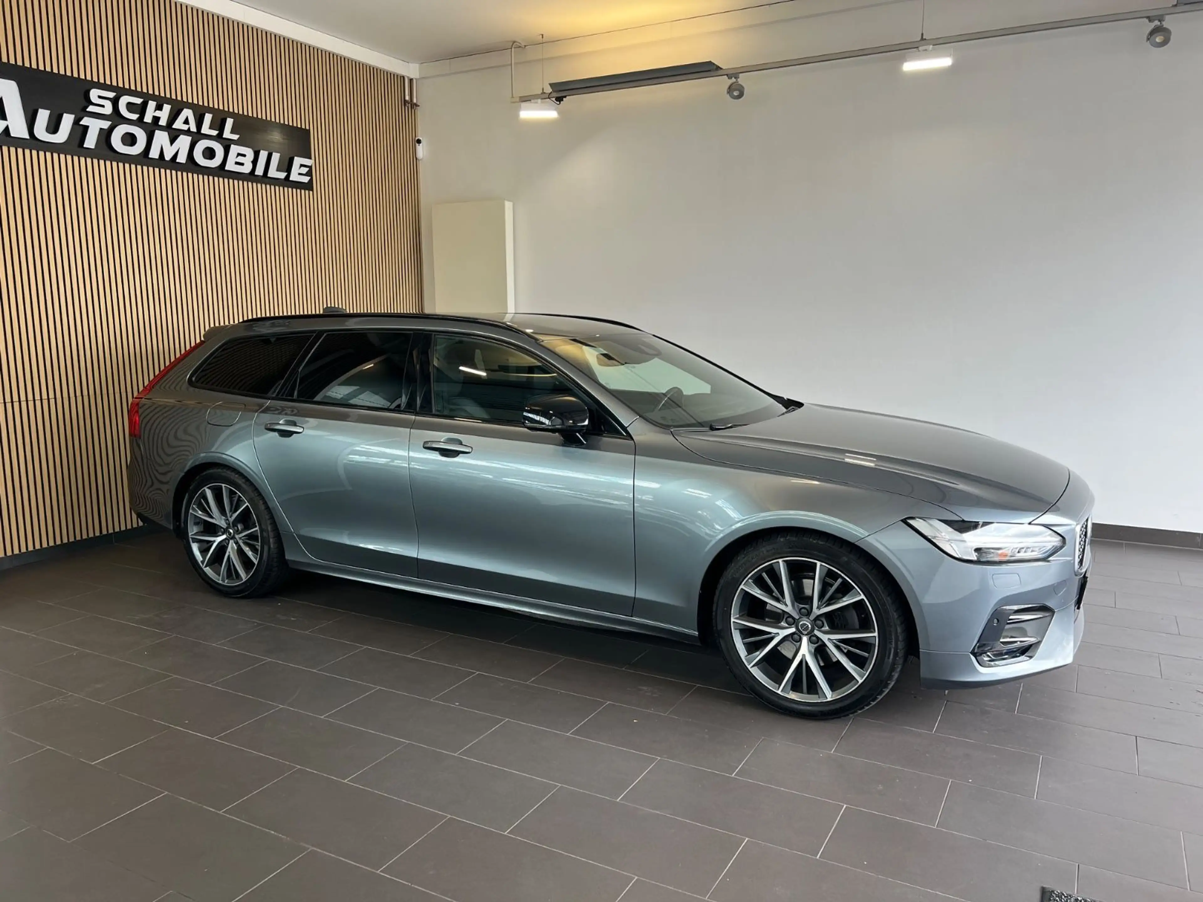 Volvo V90 D4 R-Design *NAPA/HARMAN/STHZ/ACC/MEMORY* — photo 4