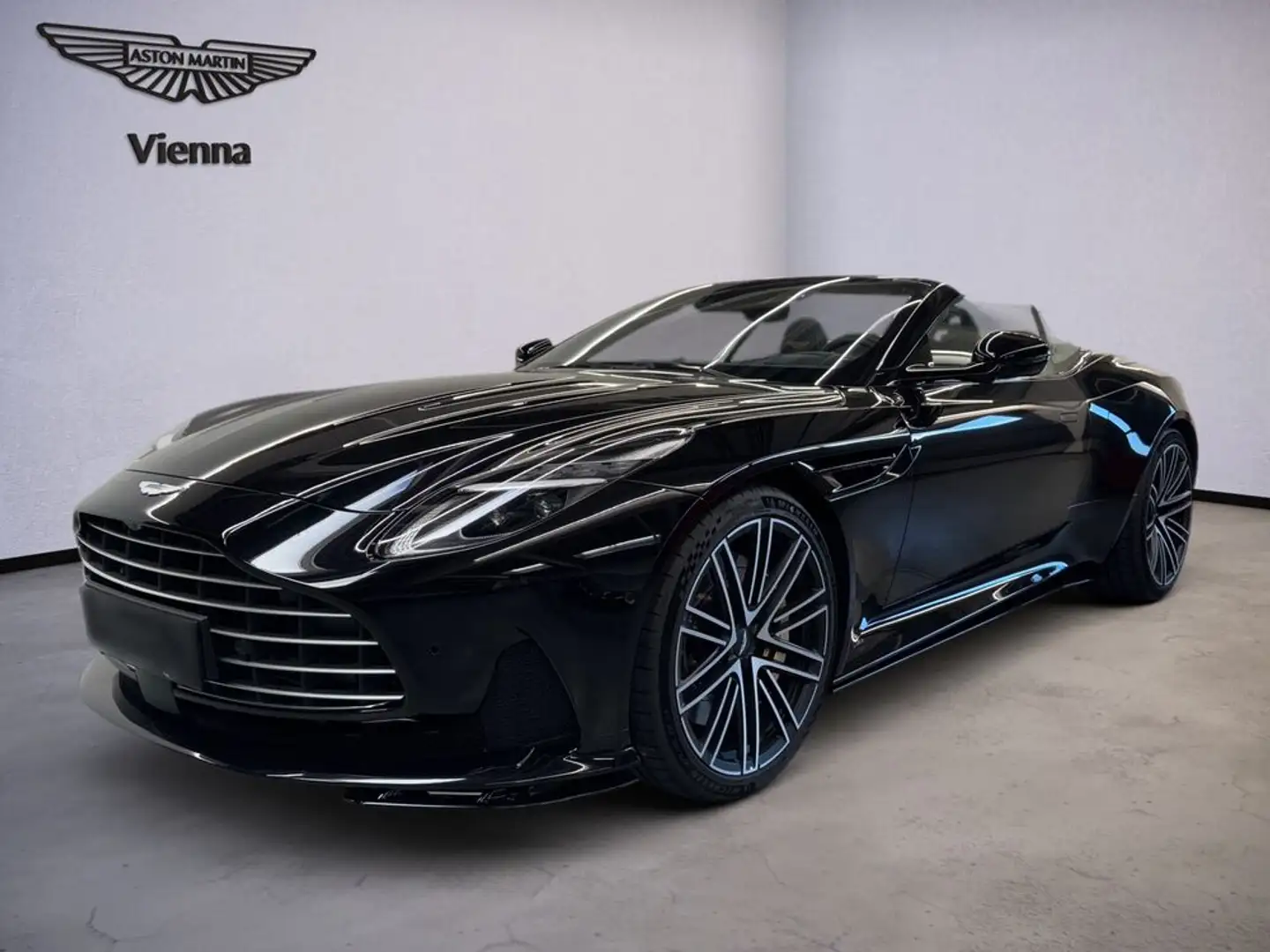 Aston Martin DB12 Volante | Onyx Black | Bowers & Wilkins Zwart - 1