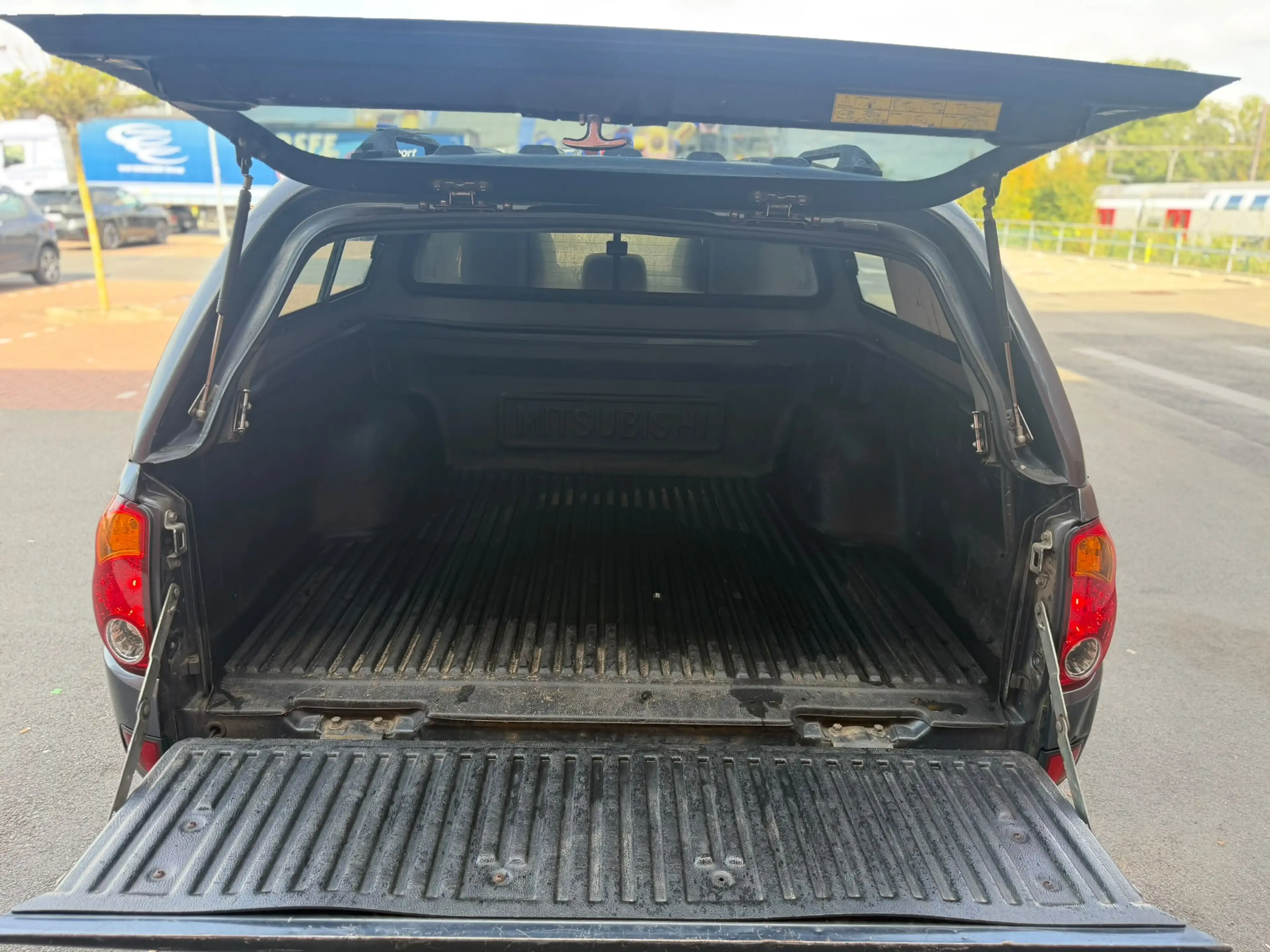 Mitsubishi L200 2.5 Turbo DI-D 4WD Intense — photo 15