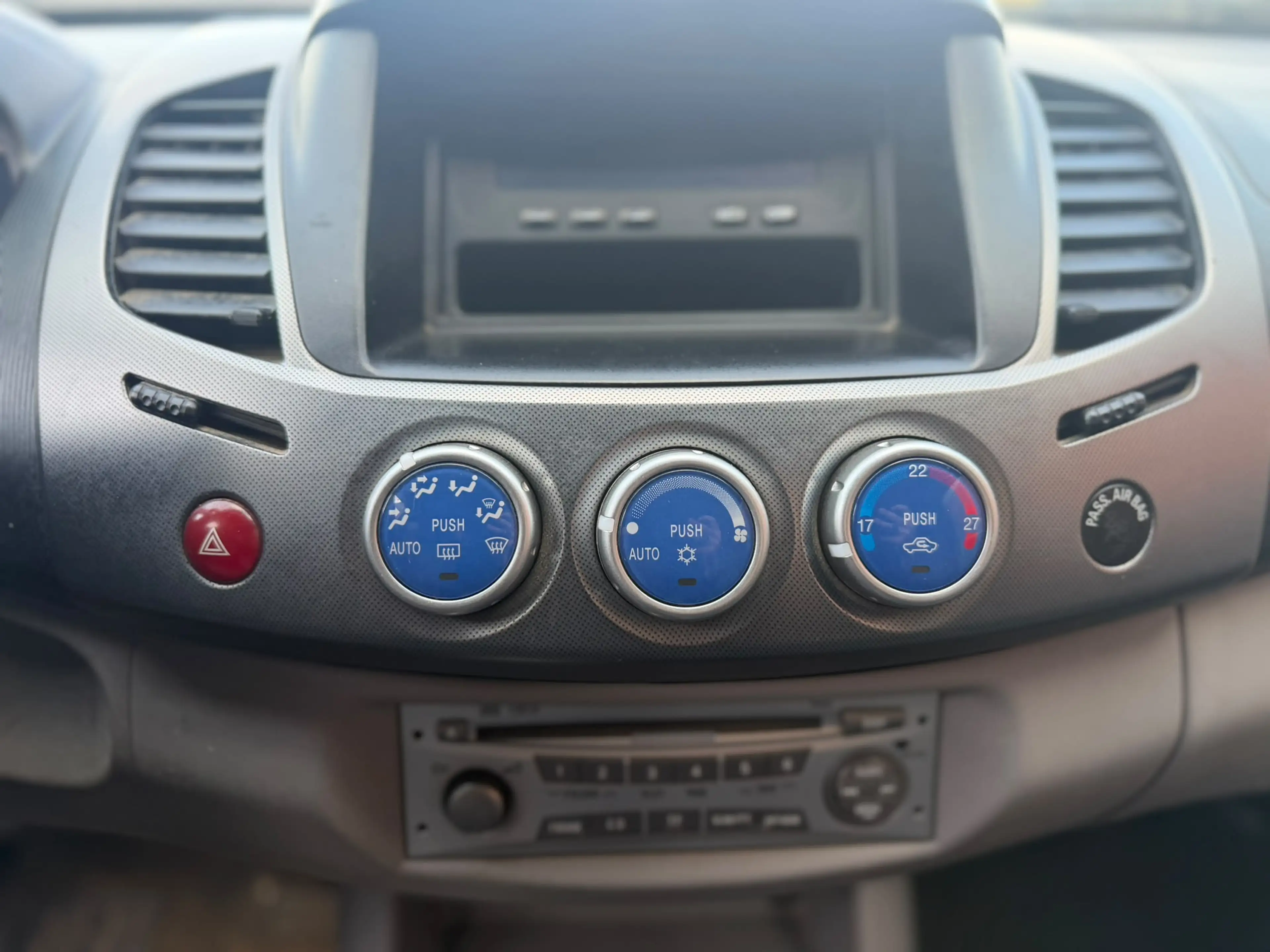 Mitsubishi L200 2.5 Turbo DI-D 4WD Intense — photo 12