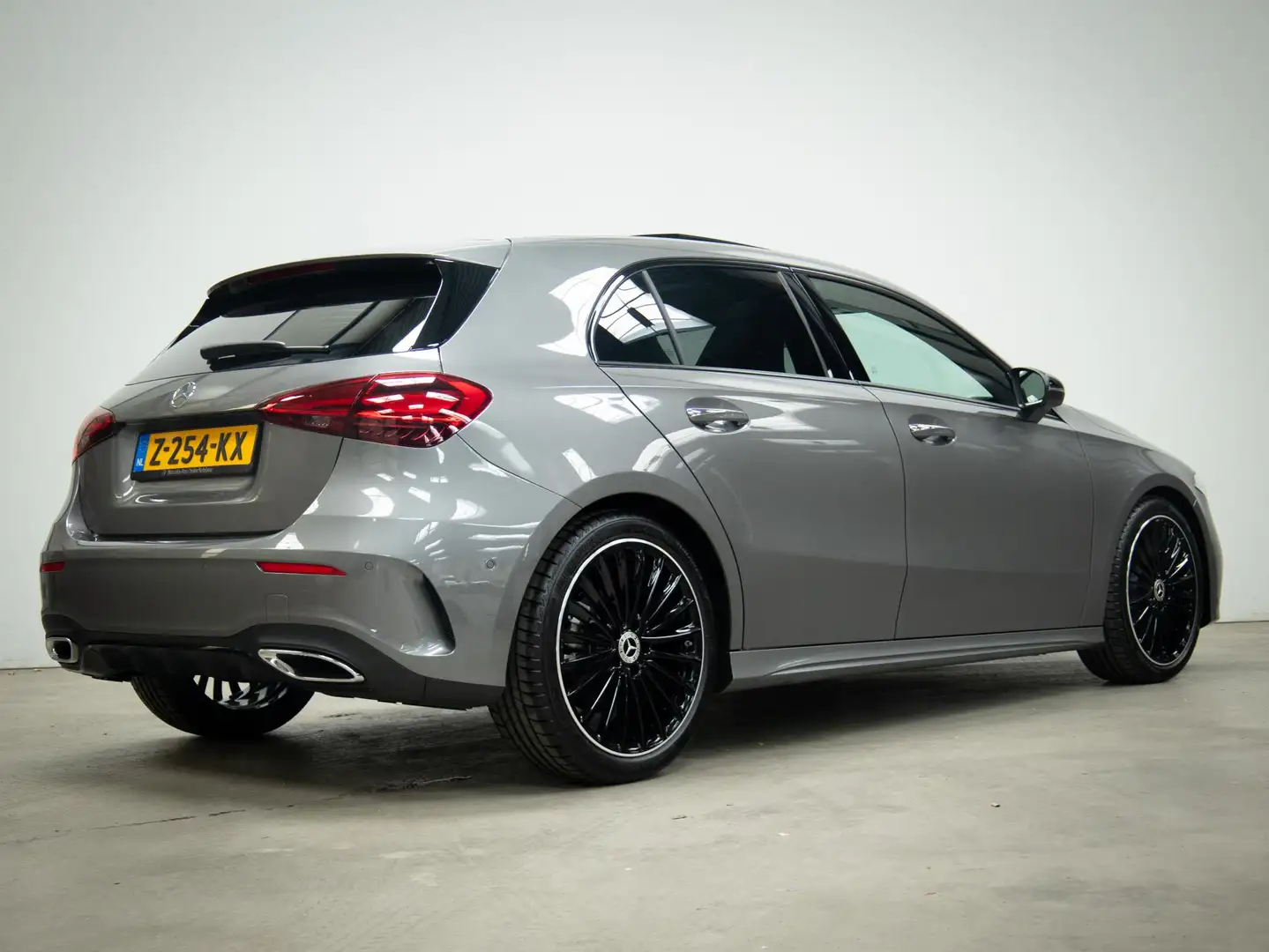 Mercedes-Benz A 180 Hatchback Star Edition Line: AMG | Panorama dak Grigio - 2
