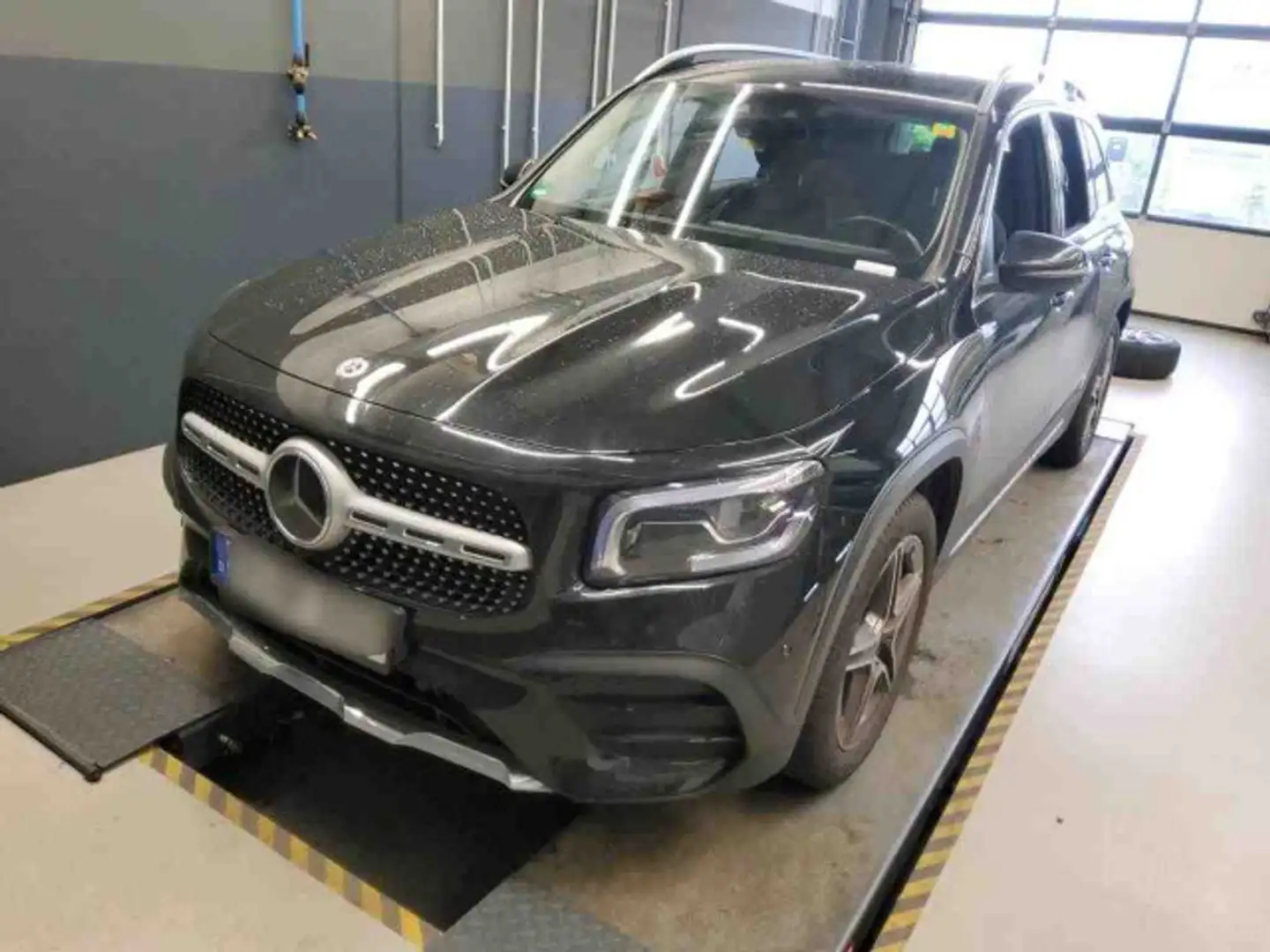 Mercedes-Benz GLB 220 d AMG MULTIBEAM ASSIST AHK Schwarz - 2