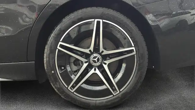 Mercedes-Benz C-Class view 5
