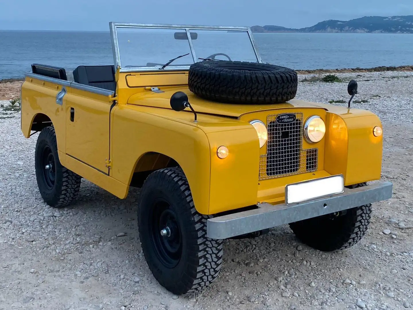 Land Rover Series 2a Yellow - 2