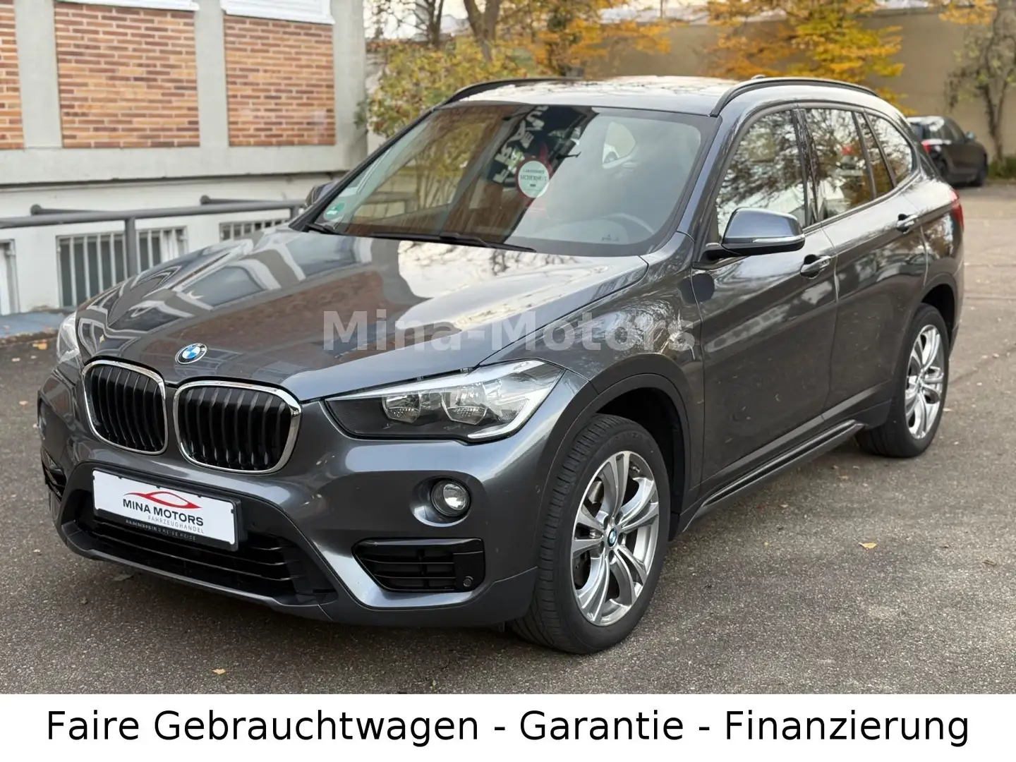 BMW X1 xDrive 18 d Sport Line*Pano*AHK*4,69% Grau - 1