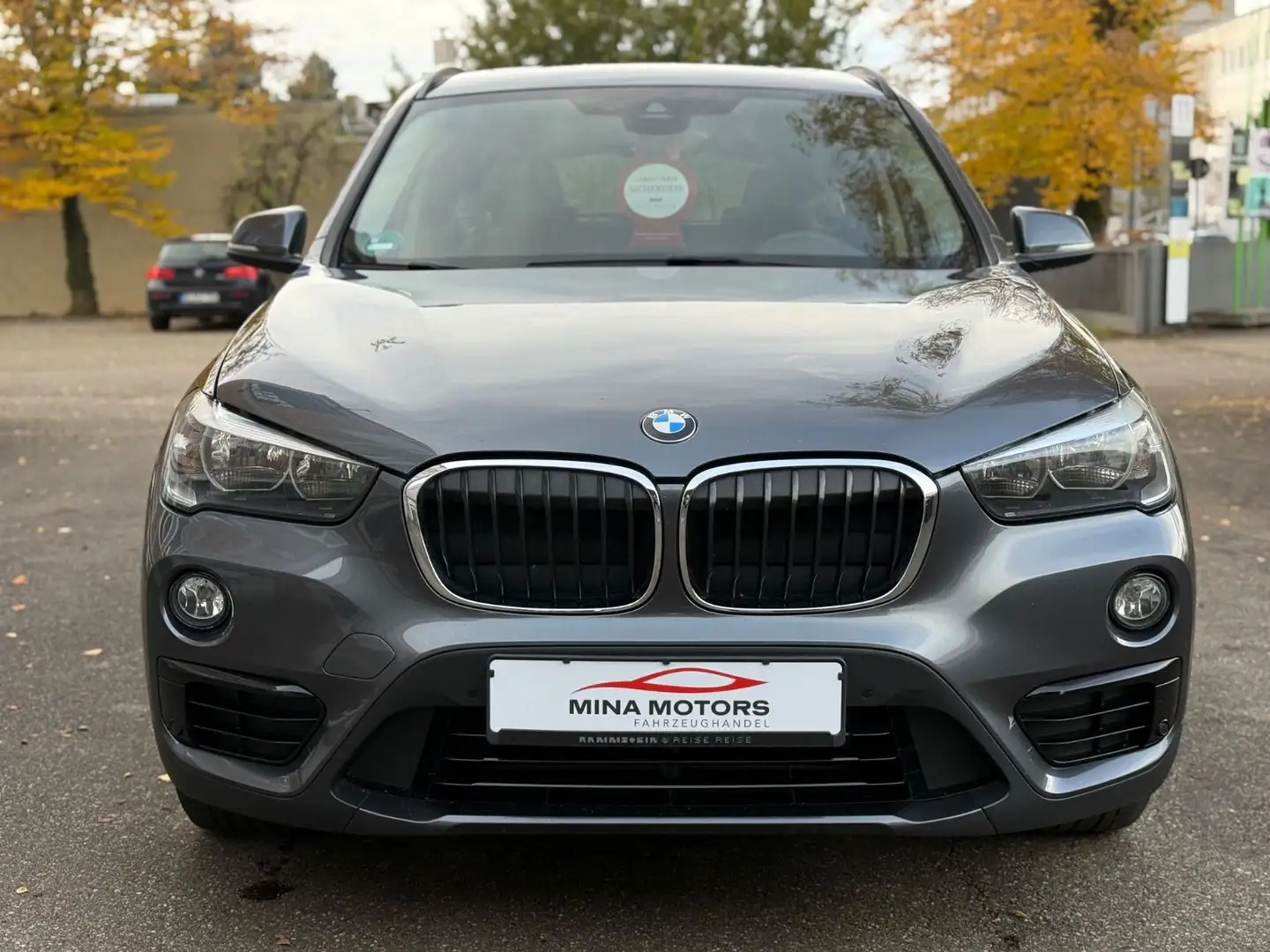BMW X1 xDrive 18 d Sport Line*Pano*AHK*4,69% Gris - 2