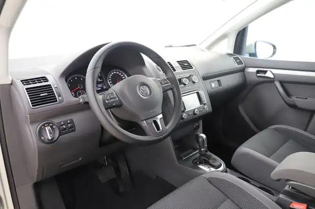 Volkswagen Touran view 9