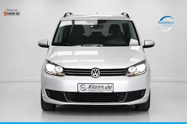Volkswagen Touran view 2