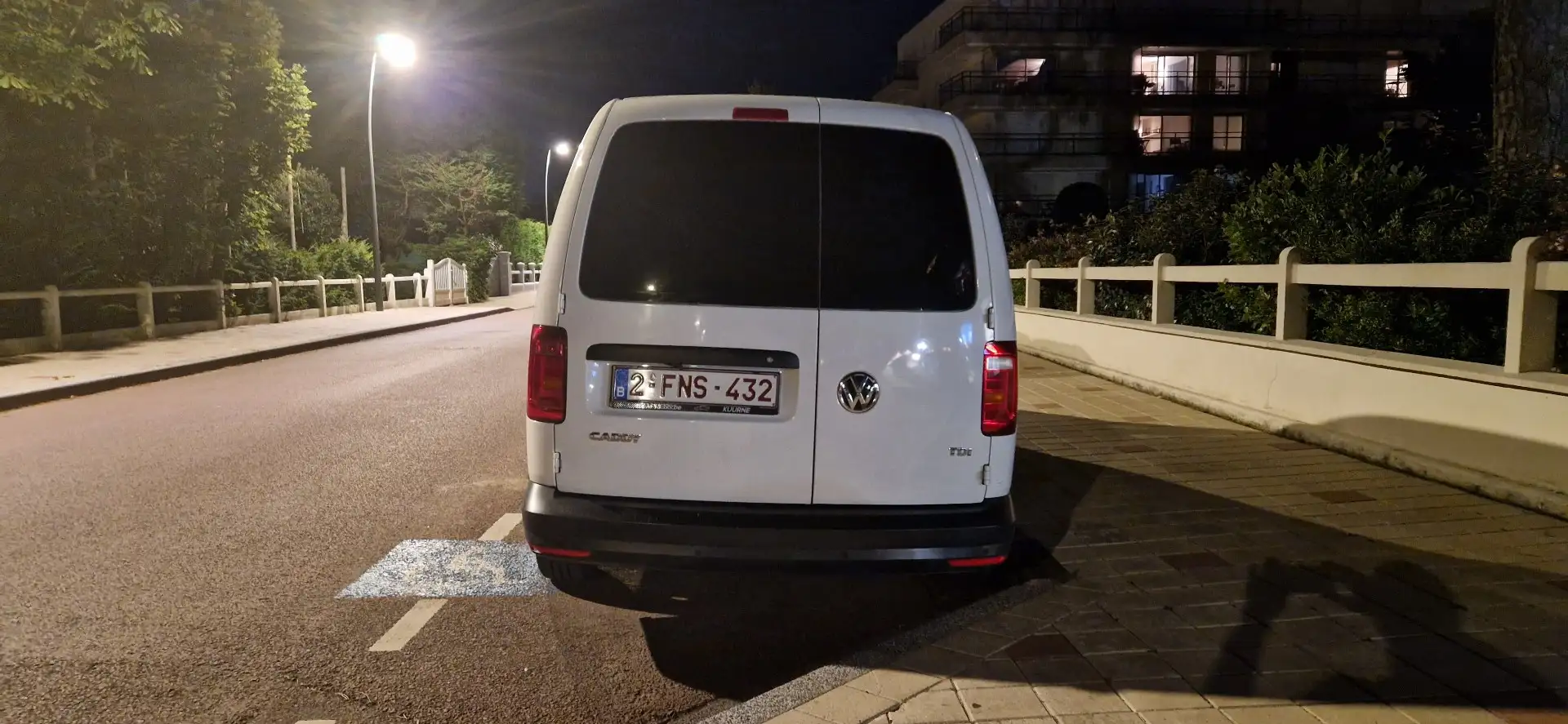 Volkswagen Caddy 2.0 TDi Maxi DPF DSG - 1