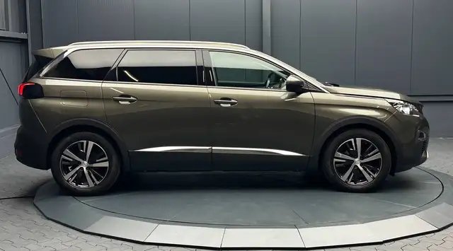 Peugeot 5008 view 6