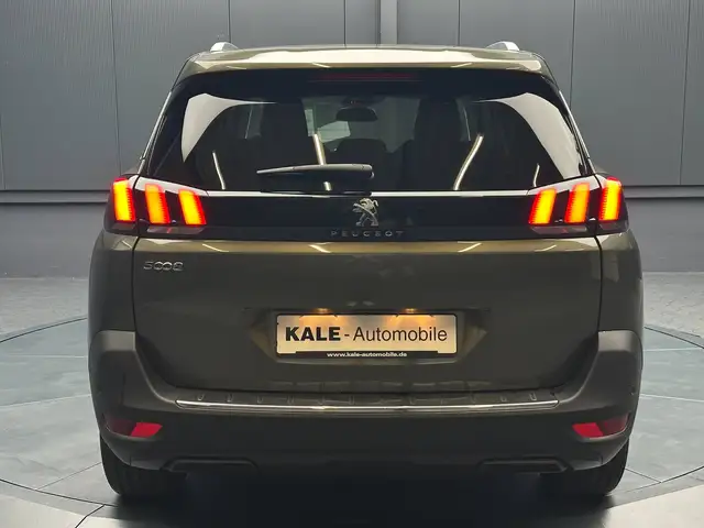 Peugeot 5008 view 4