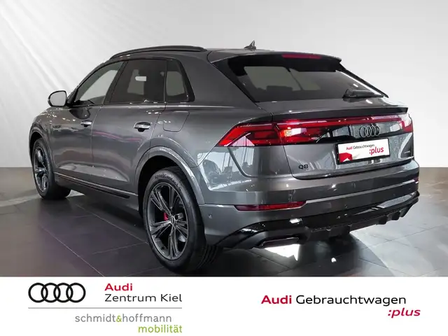 Audi Q8 view 4