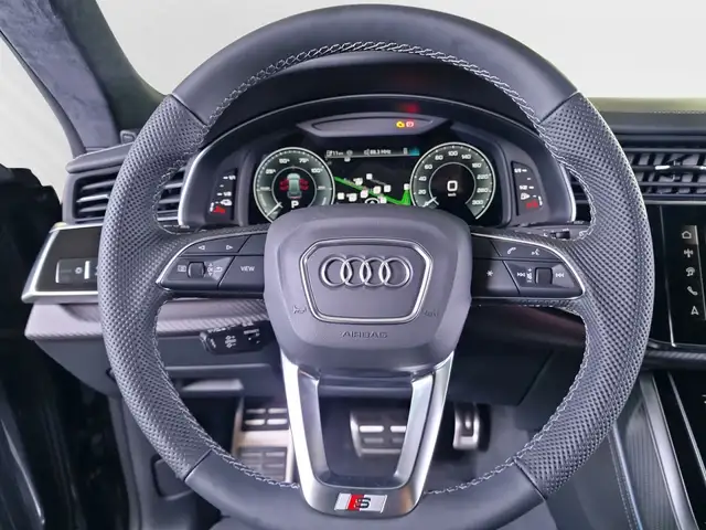 Audi Q8 view 13