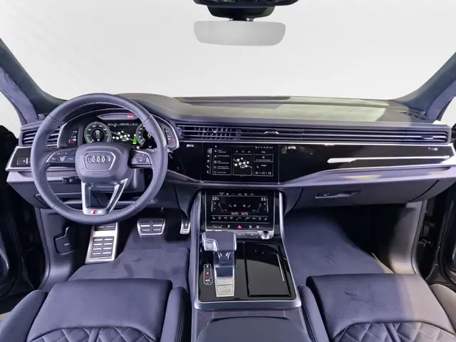 Audi Q8 view 7