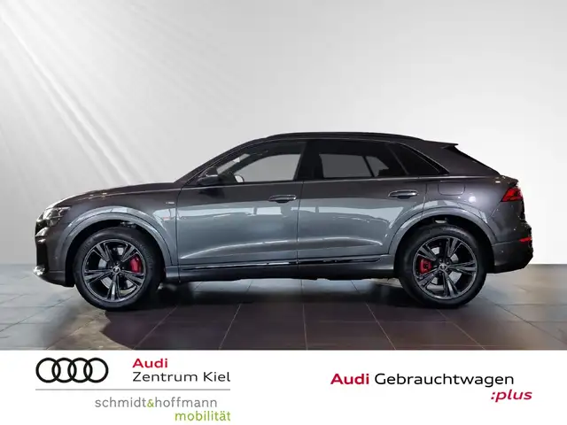 Audi Q8 view 3