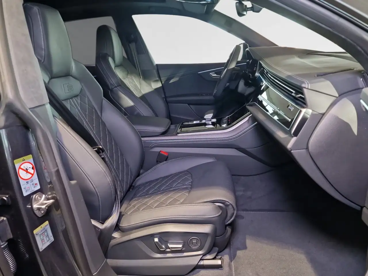 Audi Q8 TFSI e quattro S-line business tiptronic Klima 9