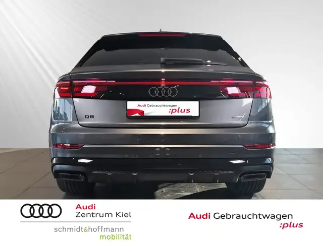 Audi Q8 view 5