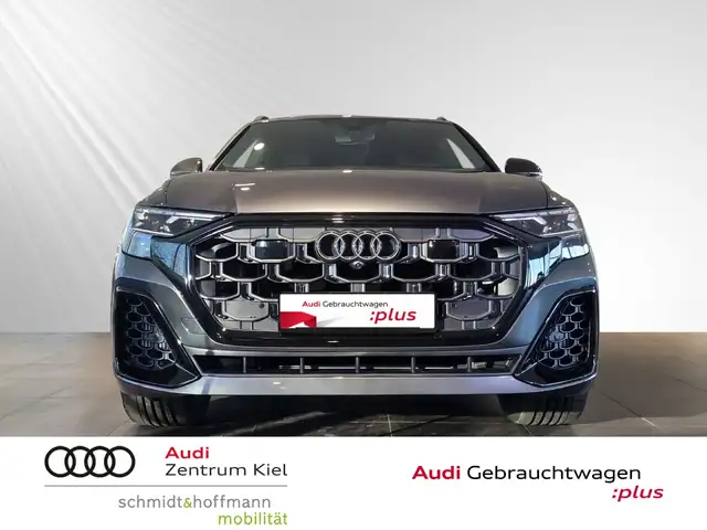 Audi Q8 view 2