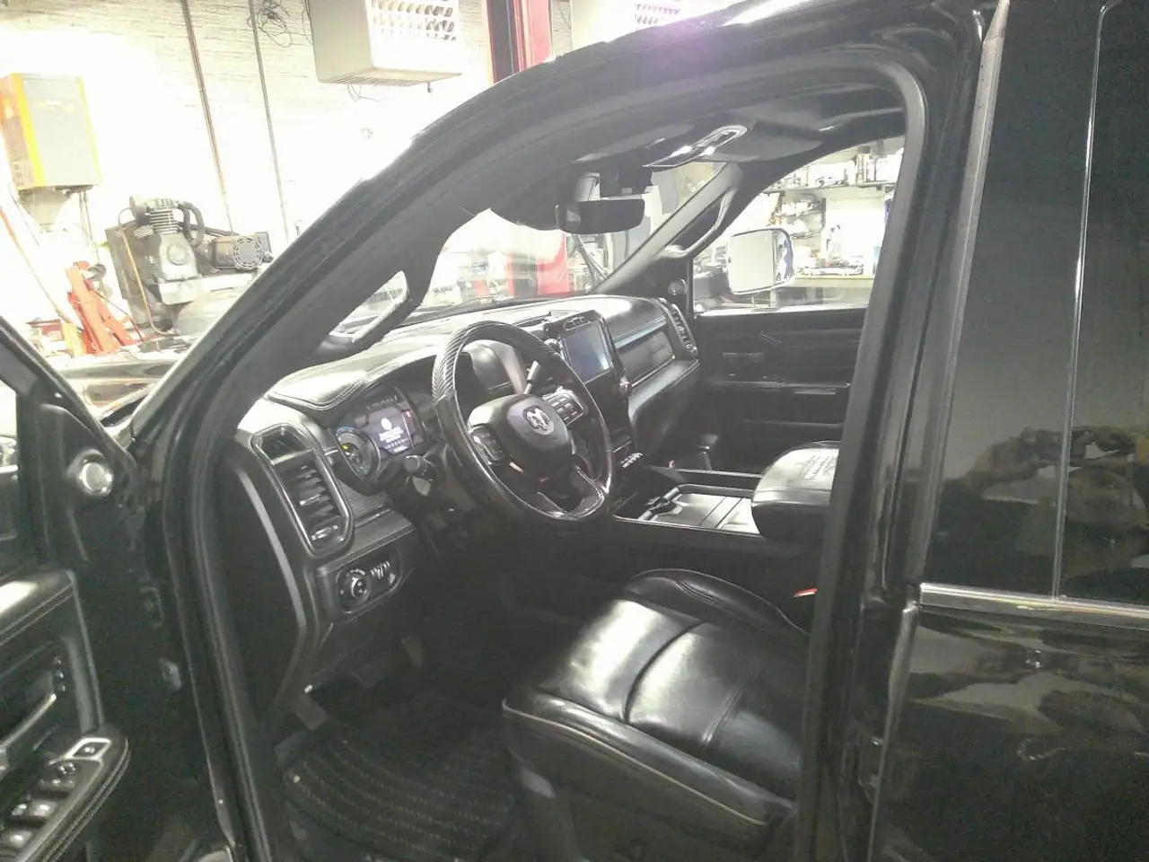 RAM 2500 снимка RAM 2500