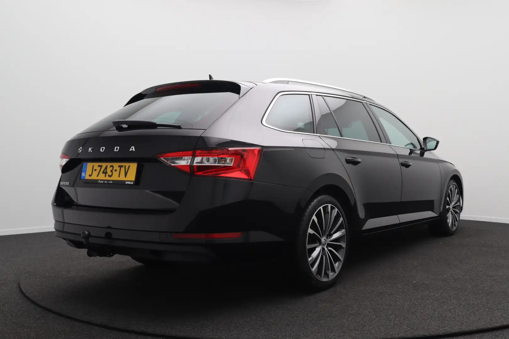 Skoda Superb Combi 1.5 Aut. TSI 150 PK Business+ Memory Trekhaa Zwart - 2