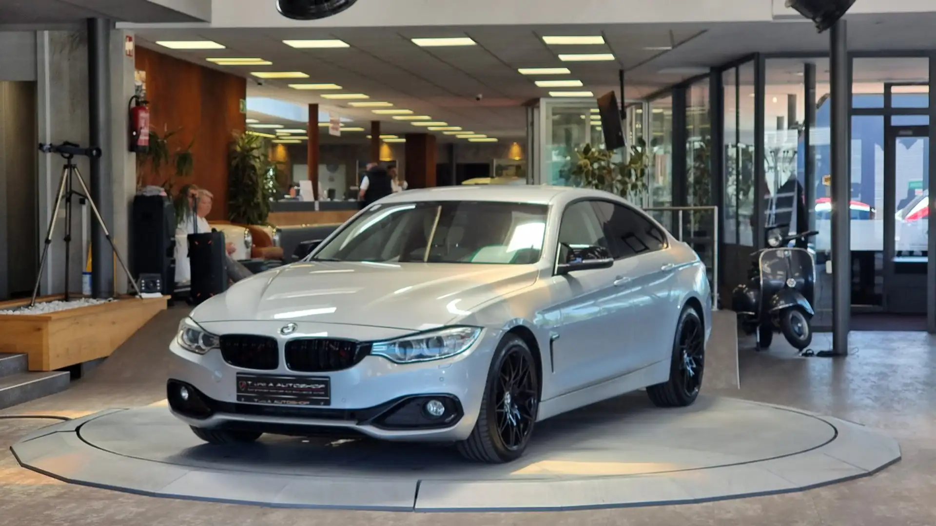 BMW 420 Gran Coupé (F36) Sport Line *Navi*Leder*19Zoll* srebrna - 1