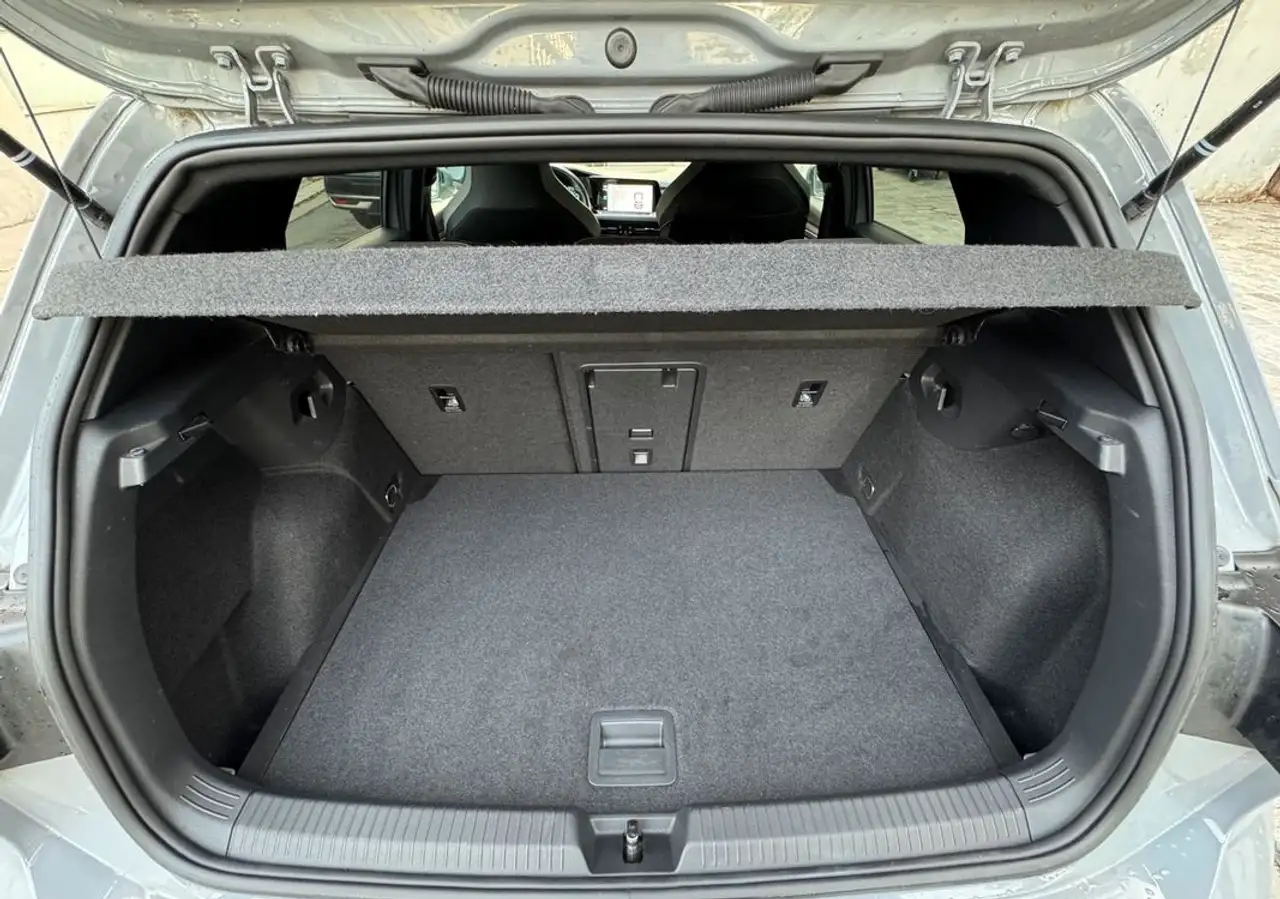 Volkswagen Golf Standard Model — photo 10