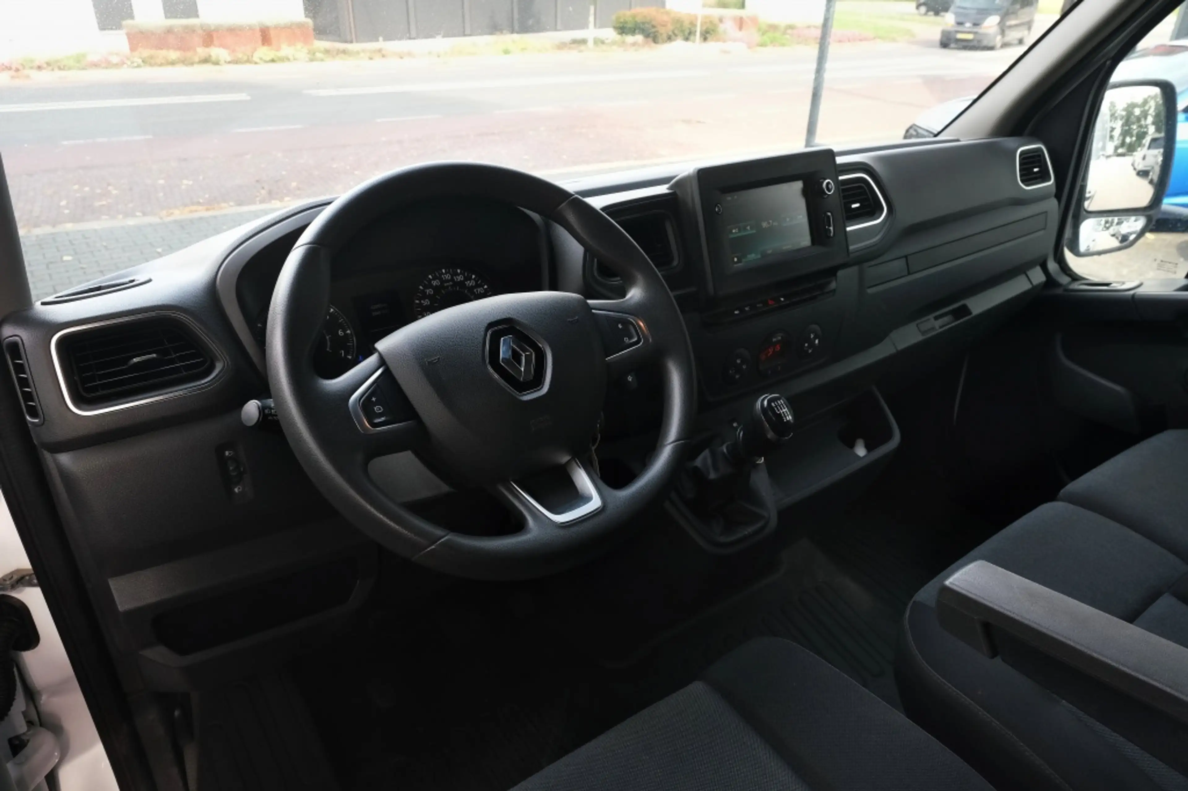 Renault Master T35 2.3 dCi L2H3 En. — photo 14