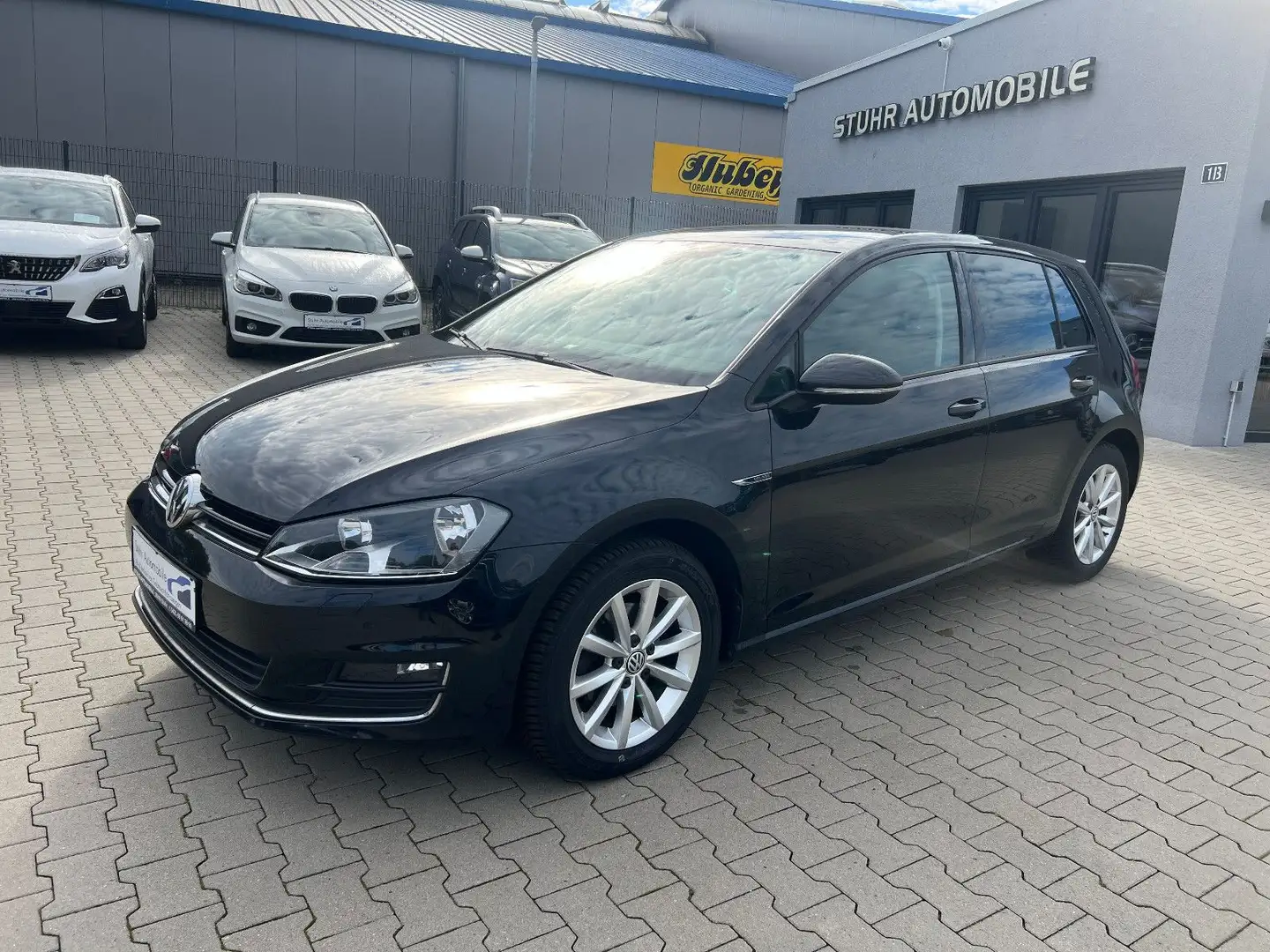 Volkswagen Golf VII Lim. Lounge Aut. Navi Kamera PDC SHZ Schwarz - 1
