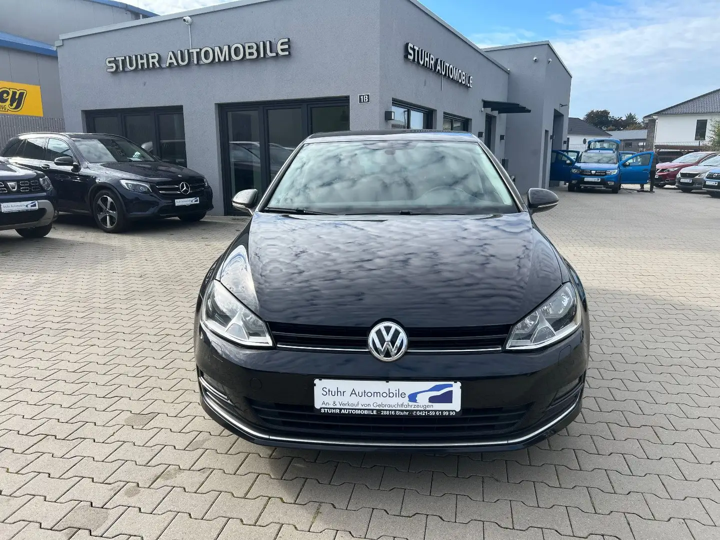 Volkswagen Golf VII Lim. Lounge Aut. Navi Kamera PDC SHZ Schwarz - 2