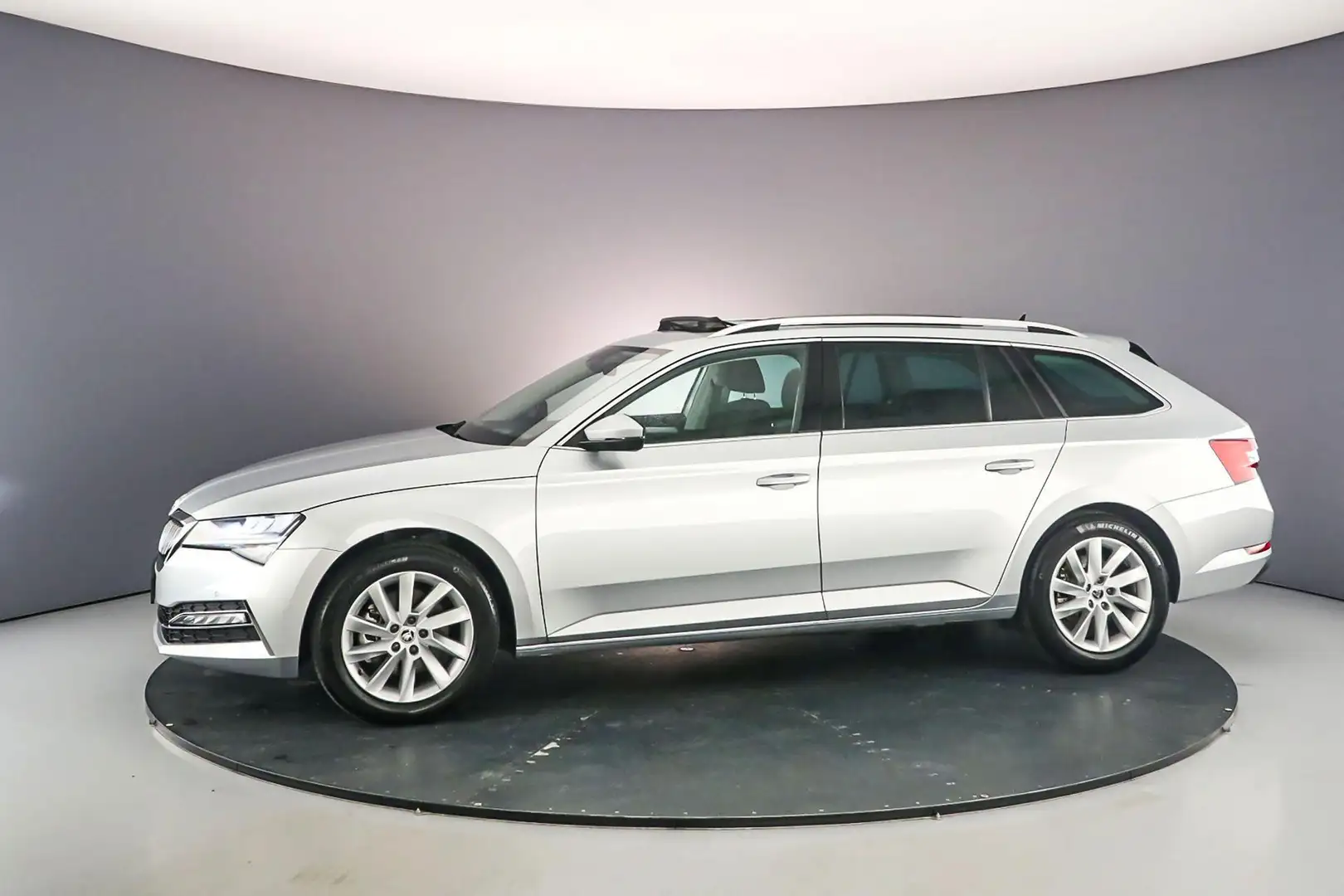 Skoda Superb Combi Business Edition 1.4 TSI PHEV 218pk DSG Auto Grijs - 2