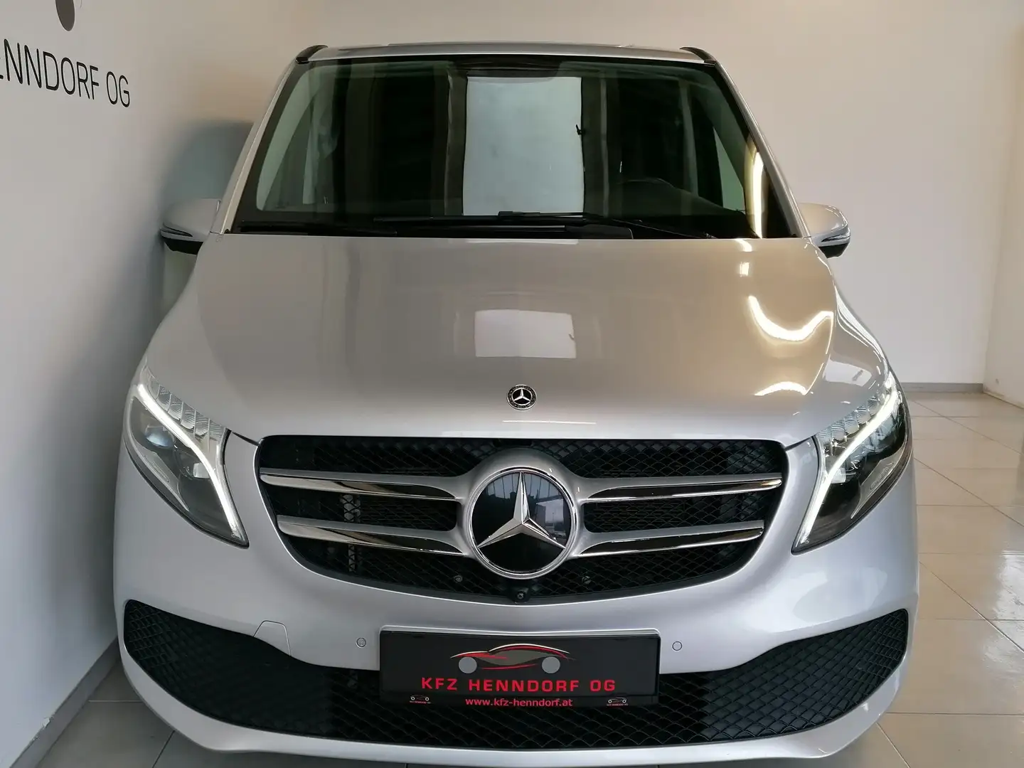 Mercedes-Benz V 220 d Kombi 4MATIC lang Avantgarde Aut. Grau - 2
