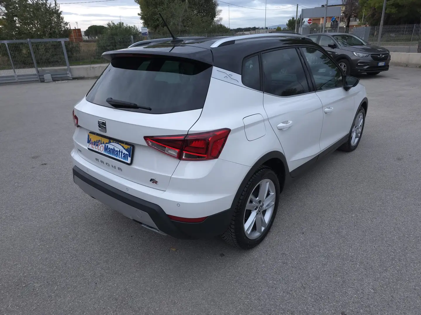 SEAT Arona Arona 2017 1.0 tgi FR 90cv Bianco - 2