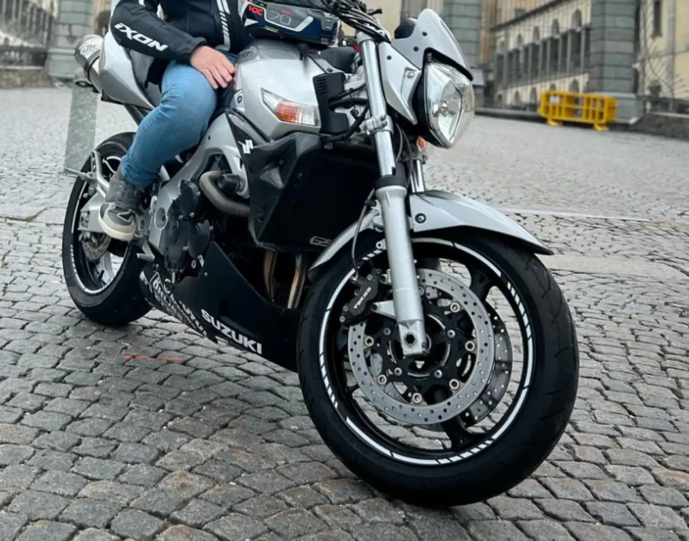 Suzuki GSR 600 Naked - 1