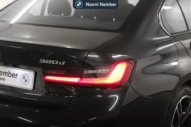 BMW 3 Series view 6