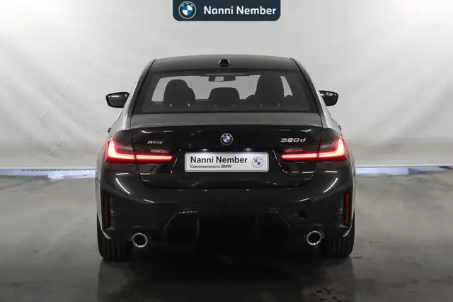 BMW 3 Series view 4