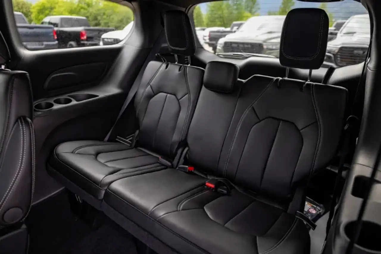 Chrysler Grand Caravan снимка Chrysler Grand Caravan