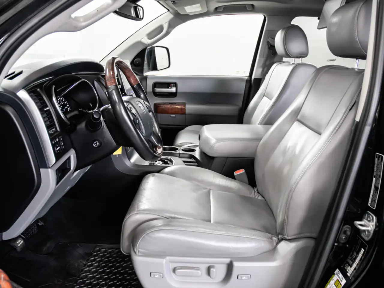 Toyota Sequoia photo Toyota Sequoia