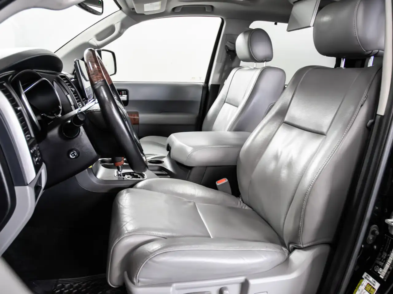 Toyota Sequoia photo Toyota Sequoia