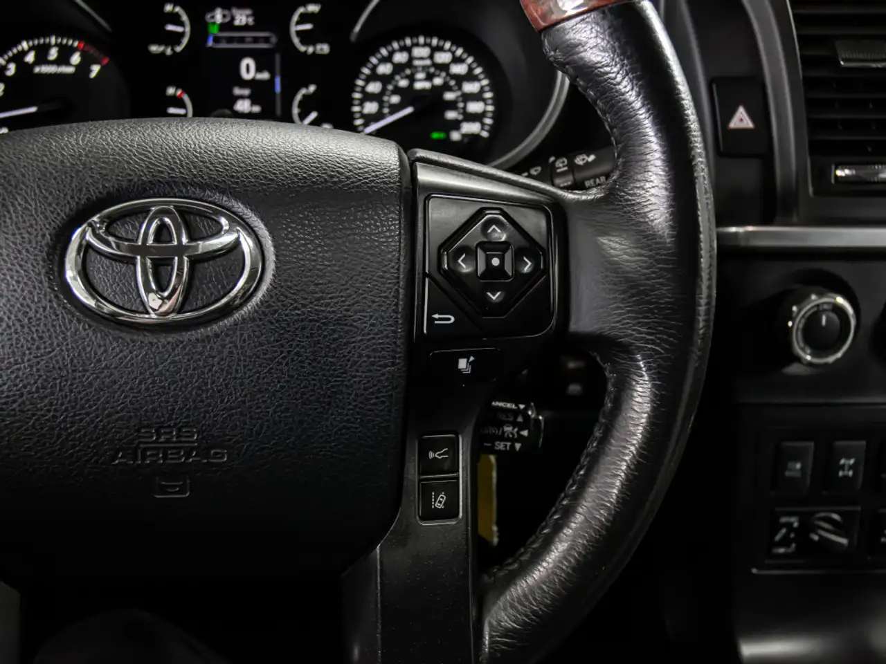 Toyota Sequoia photo Toyota Sequoia