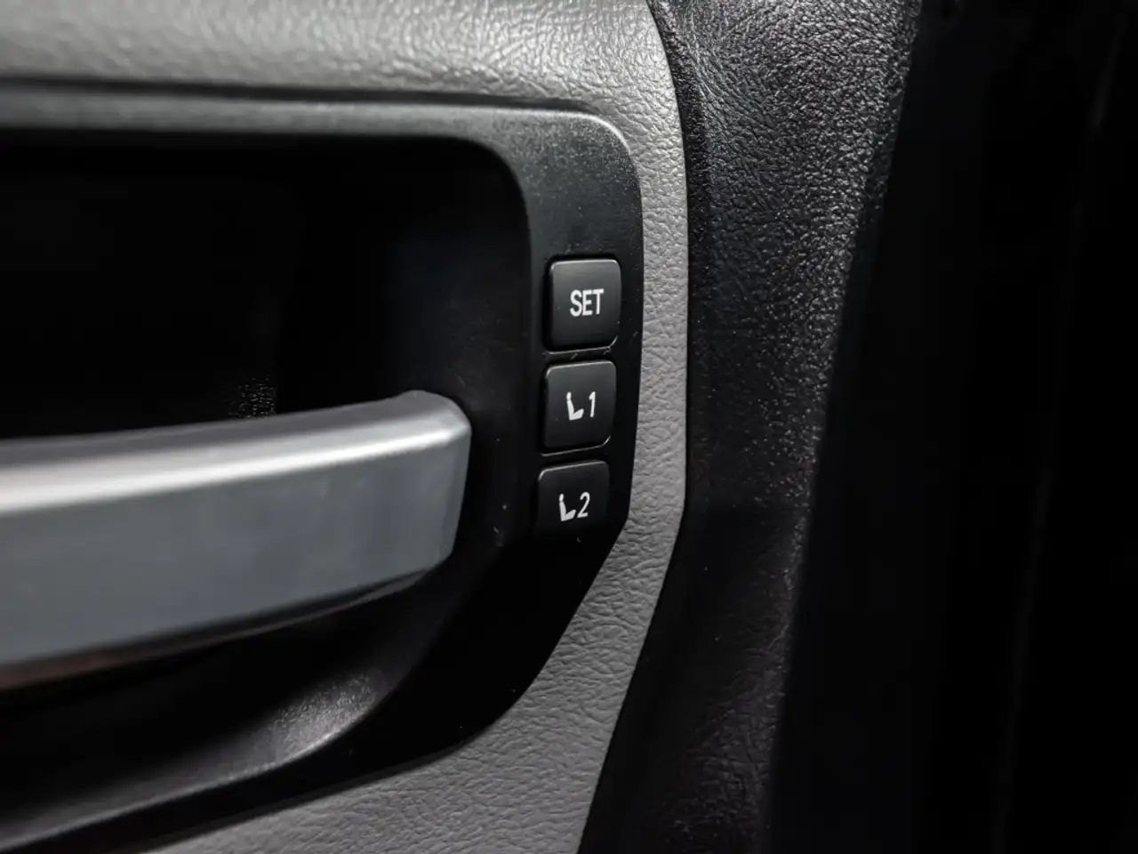 Toyota Sequoia photo Toyota Sequoia