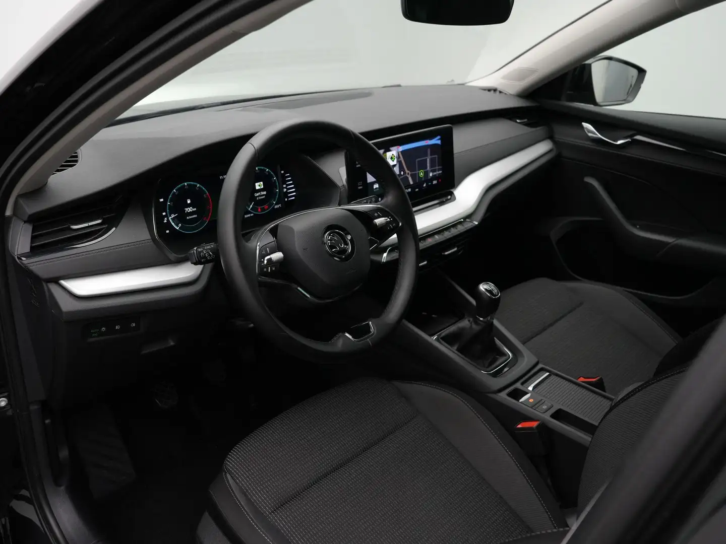 Skoda Octavia Combi 1.0 TSI 110 pk Business Edition | Navigatie Zwart - 2